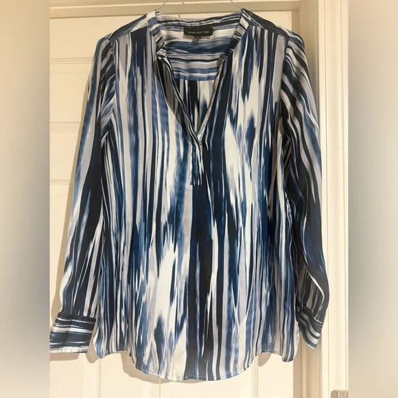 Jones New York Navy and White Patterned Blouse - Picture 1 of 4